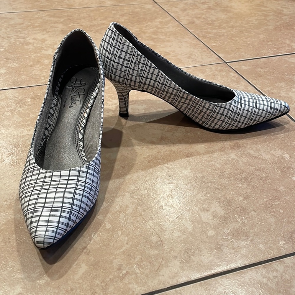 Life Stride size 7.5 pointy toe heels
